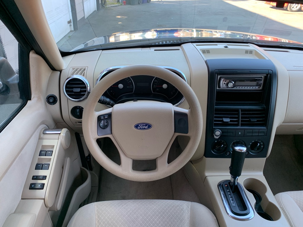 Photo 17 of this FORD EXPLORER