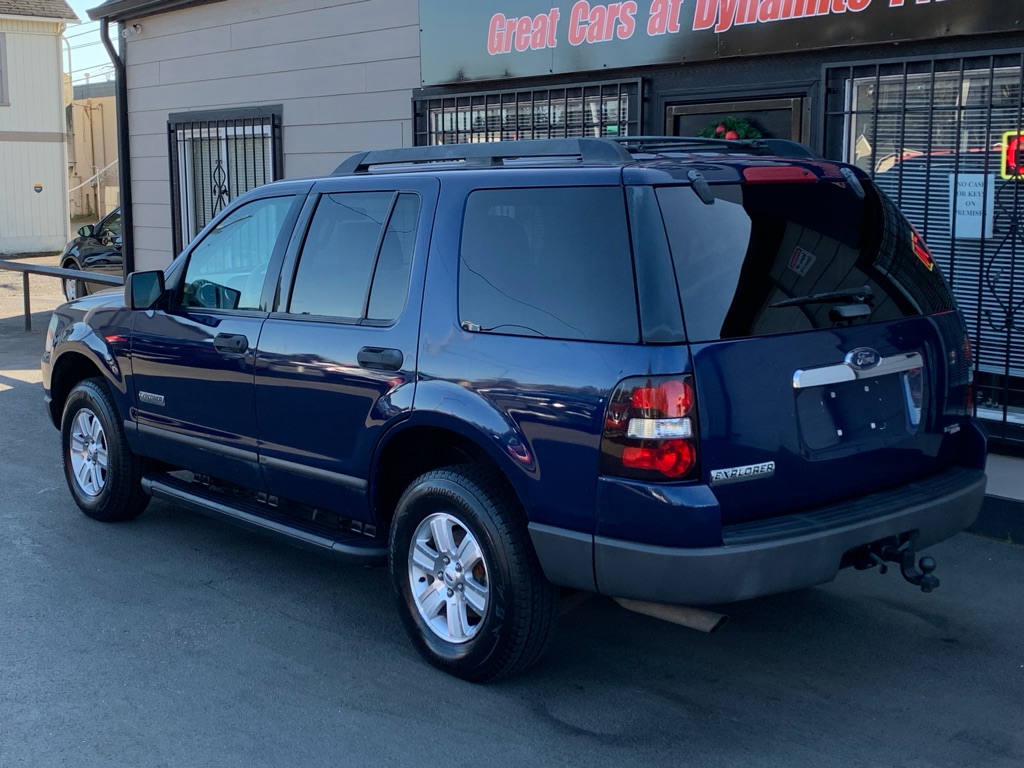 Photo 4 of this FORD EXPLORER