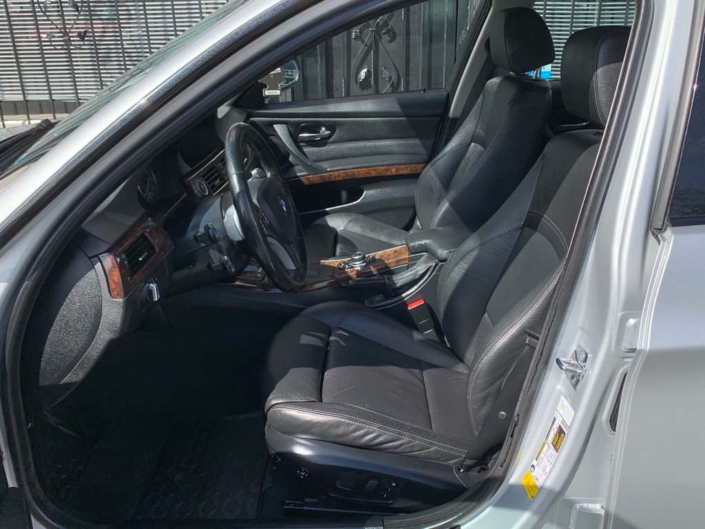 Photo 12 of this BMW 335