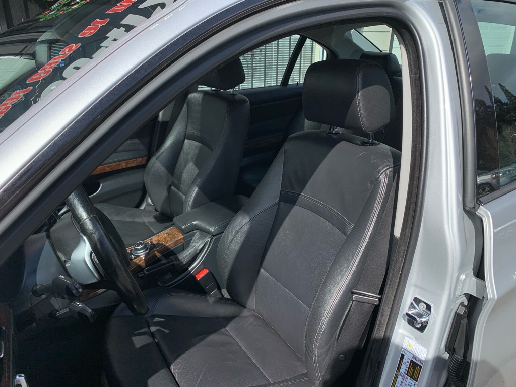 Photo 13 of this BMW 335