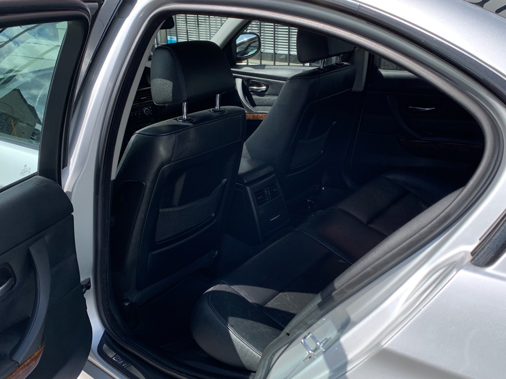 Photo 14 of this BMW 335