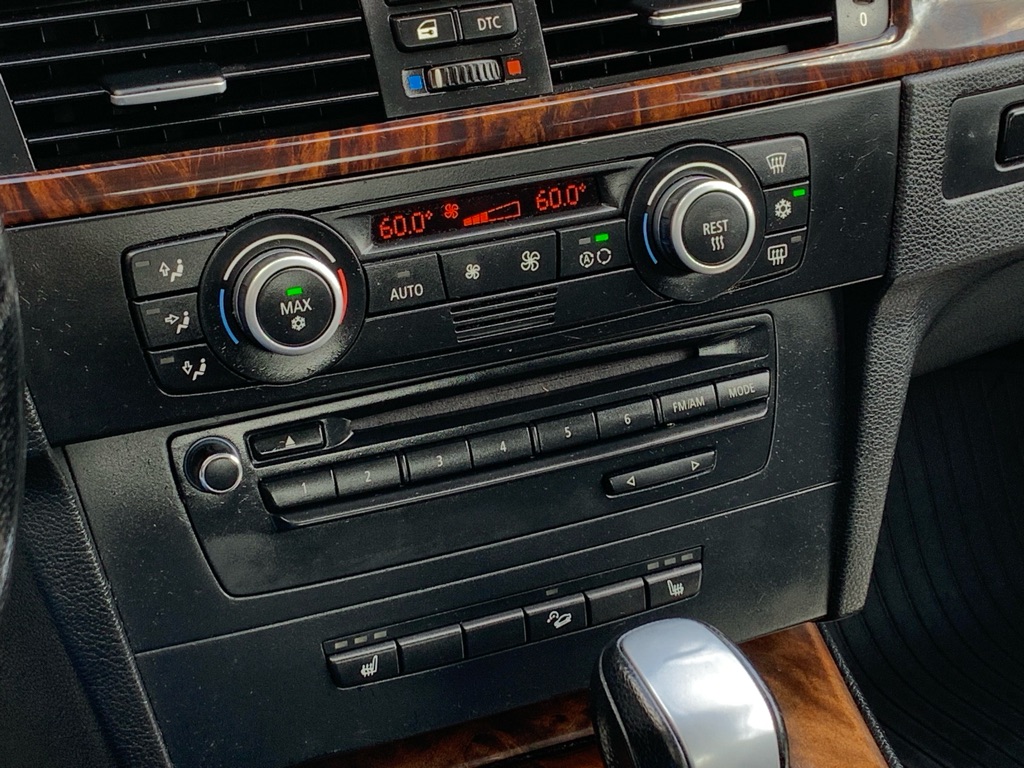 Photo 22 of this BMW 335