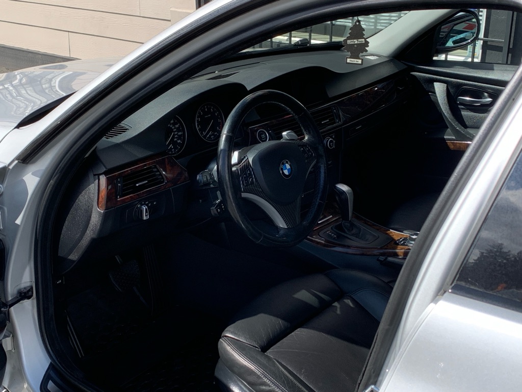 Photo 11 of this BMW 335