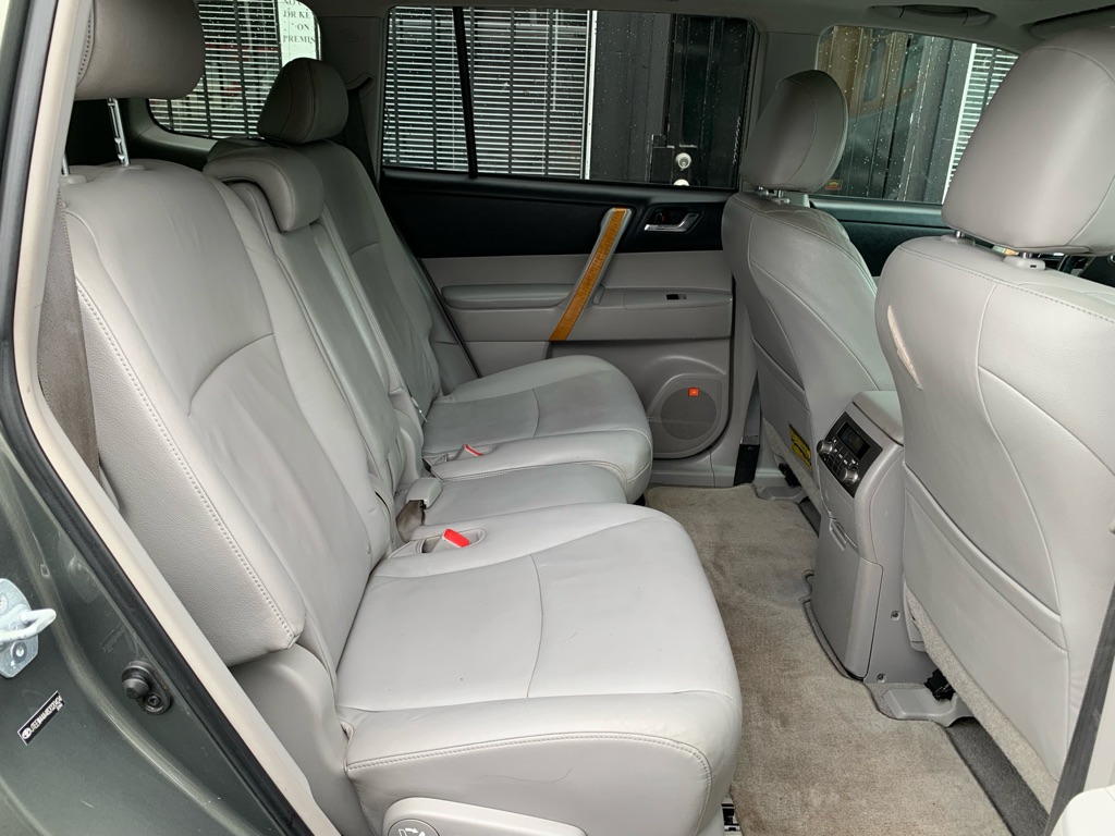 Photo 27 of this TOYOTA HIGHLANDER