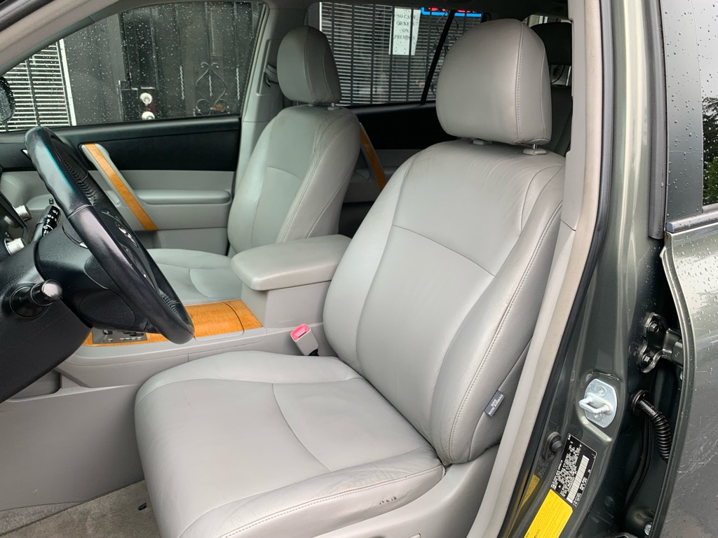 Photo 14 of this TOYOTA HIGHLANDER