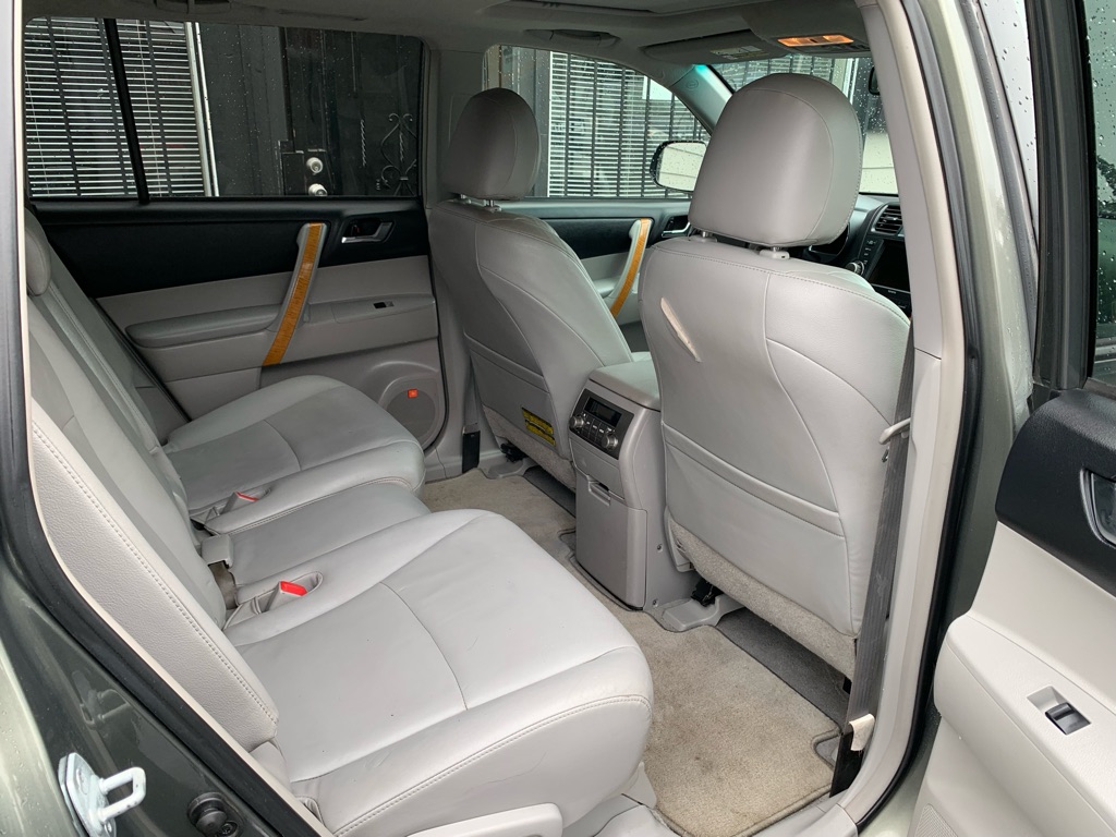 Photo 26 of this TOYOTA HIGHLANDER