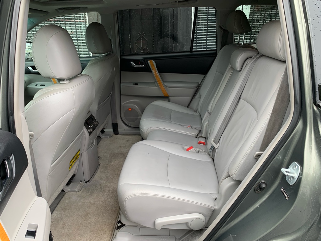 Photo 16 of this TOYOTA HIGHLANDER