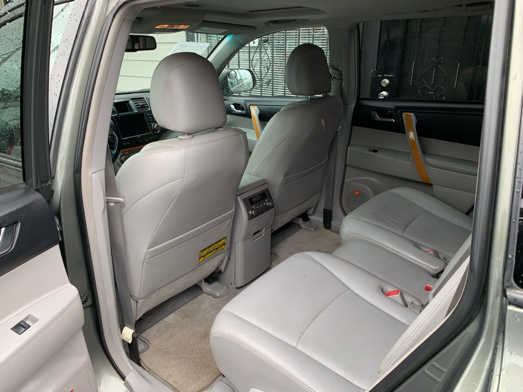 Photo 15 of this TOYOTA HIGHLANDER