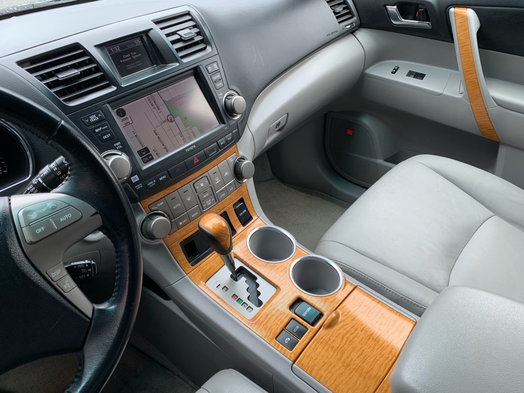 Photo 21 of this TOYOTA HIGHLANDER