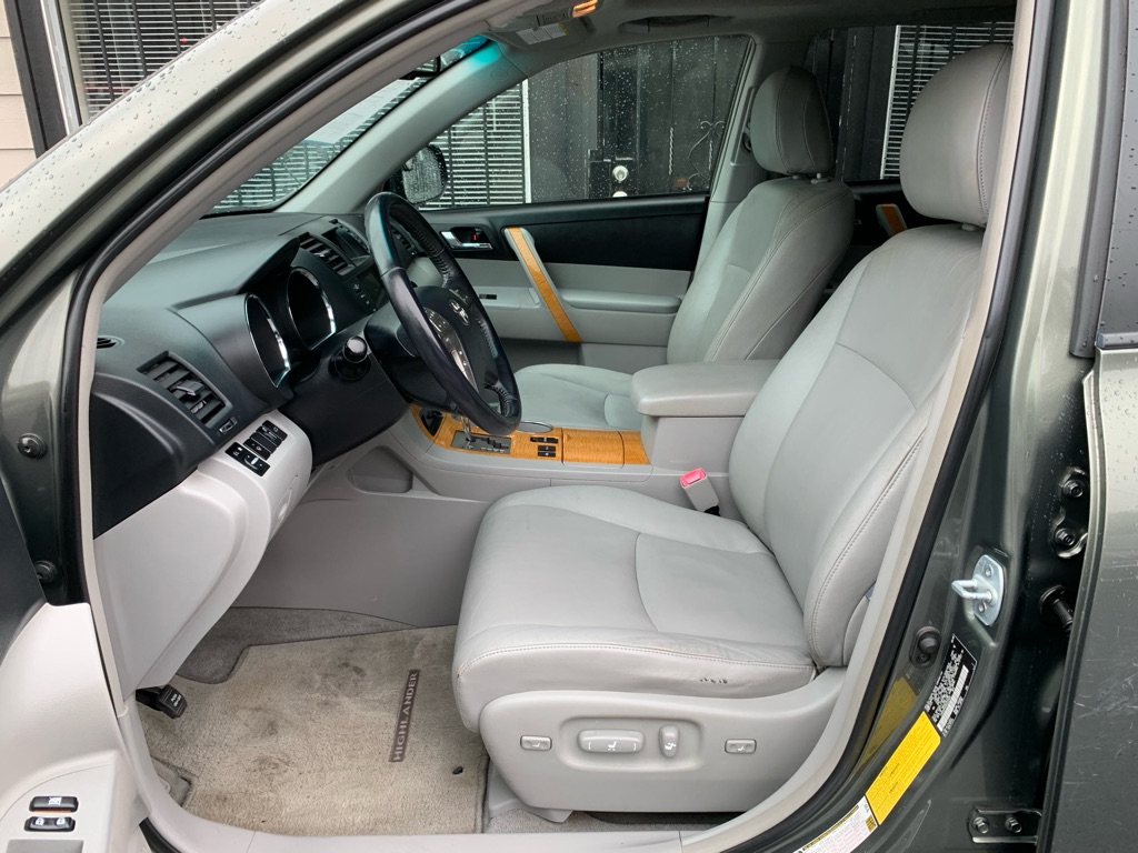 Photo 13 of this TOYOTA HIGHLANDER