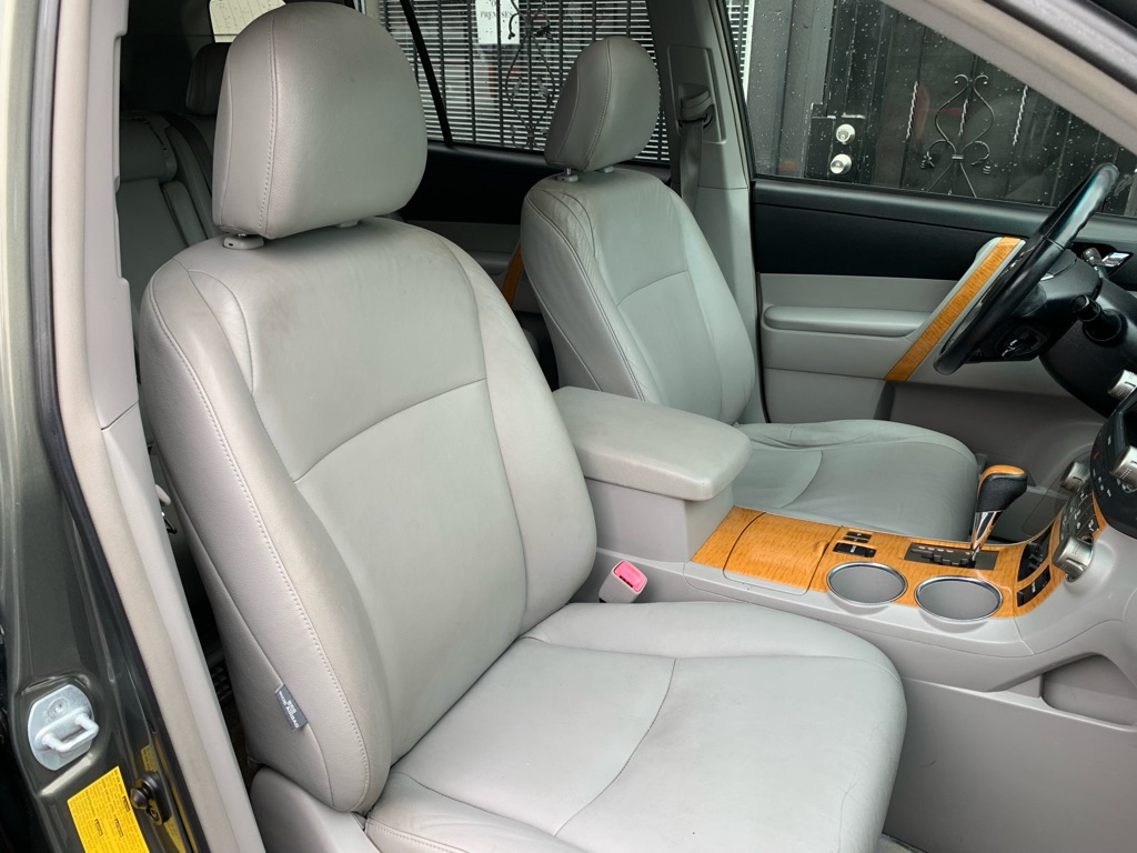Photo 30 of this TOYOTA HIGHLANDER