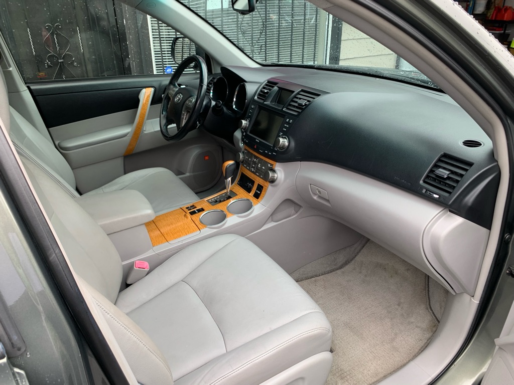 Photo 29 of this TOYOTA HIGHLANDER