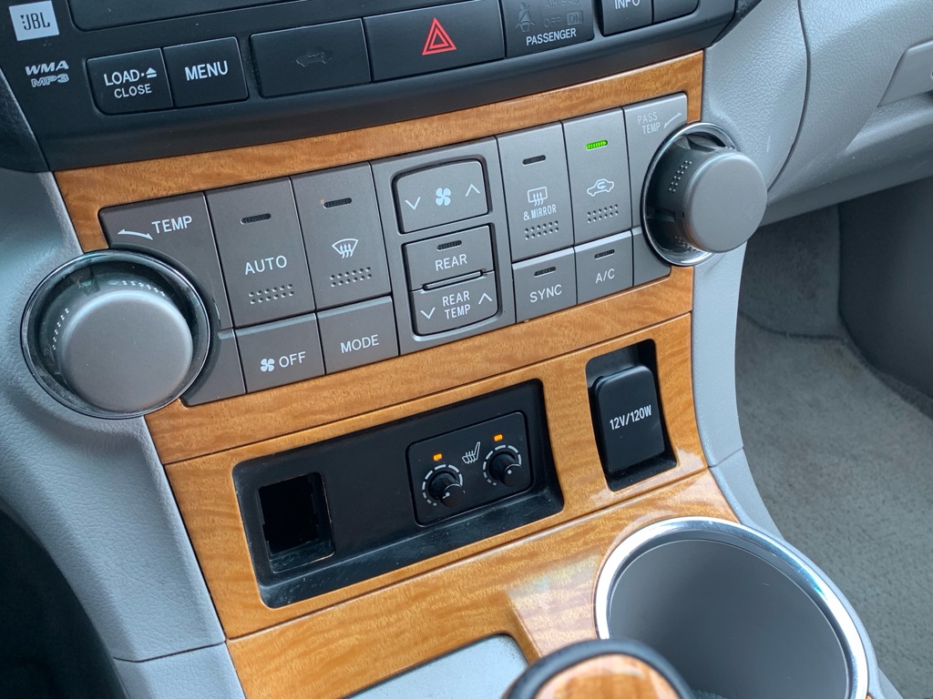 Photo 24 of this TOYOTA HIGHLANDER