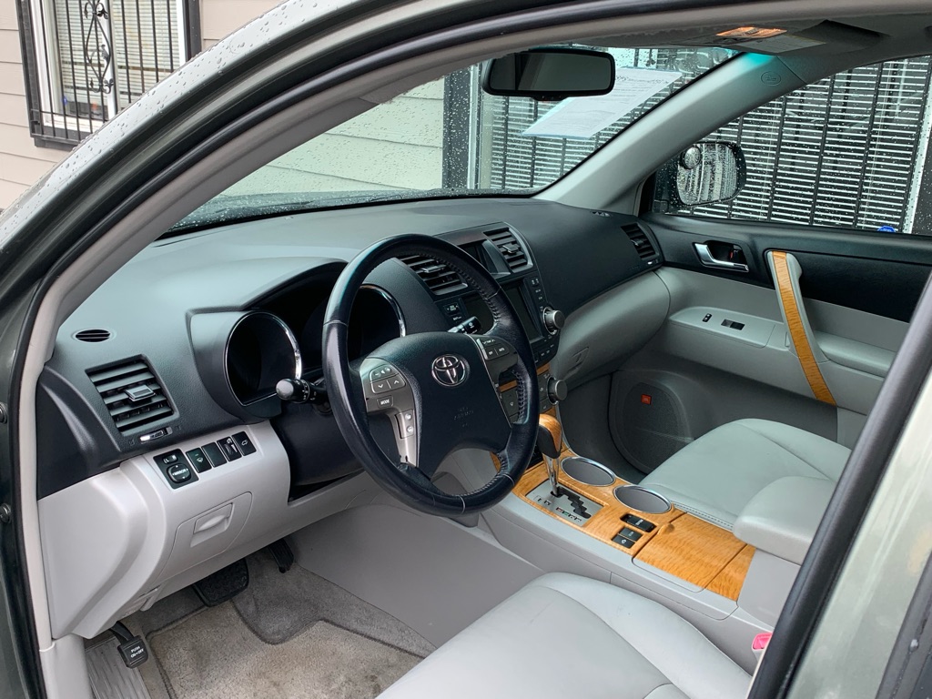 Photo 12 of this TOYOTA HIGHLANDER