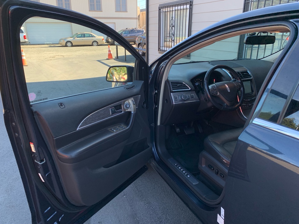 Photo 11 of this LINCOLN MKX