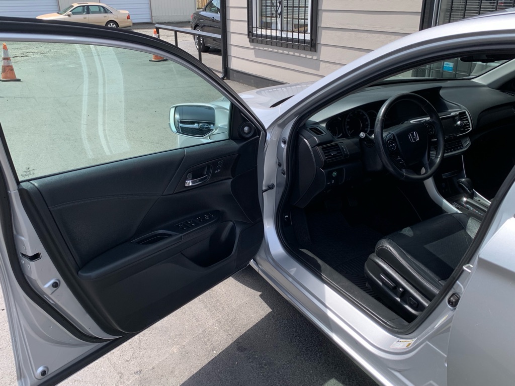 Photo 10 of this HONDA ACCORD