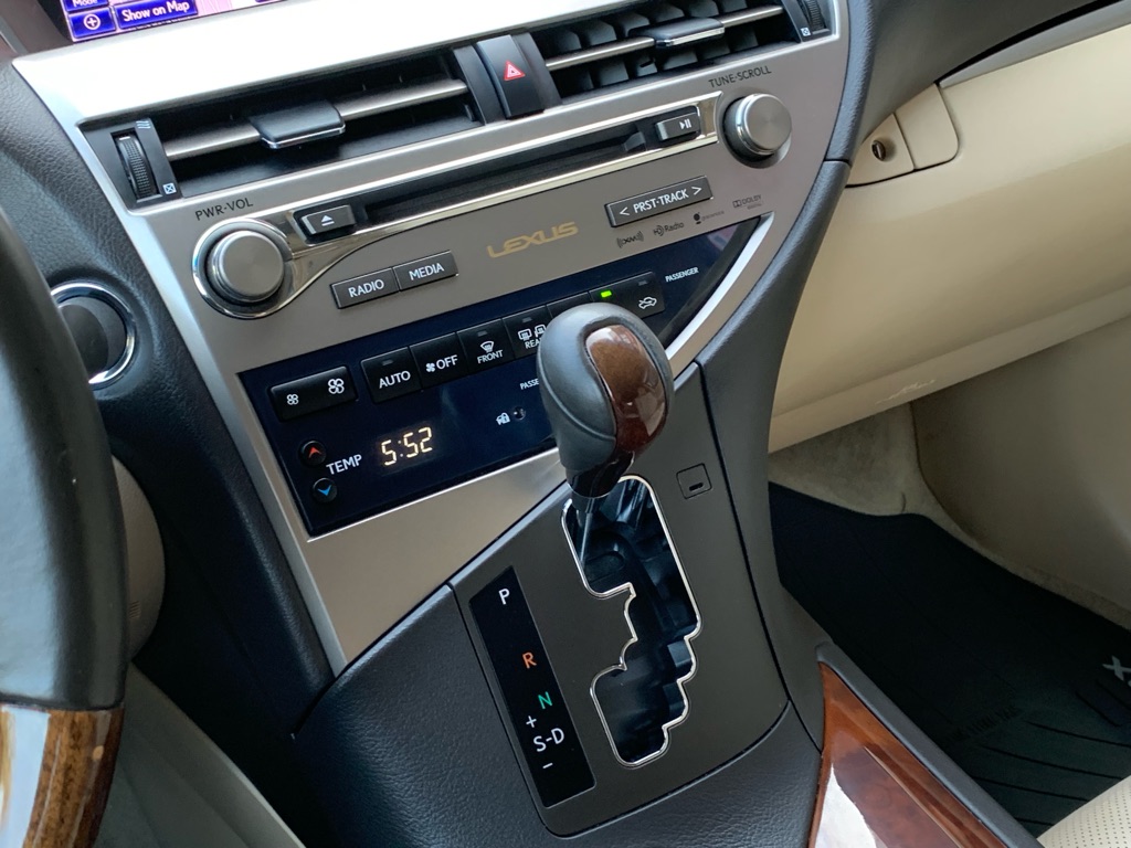 Photo 21 of this LEXUS RX