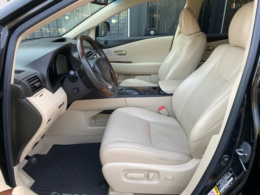 Photo 11 of this LEXUS RX