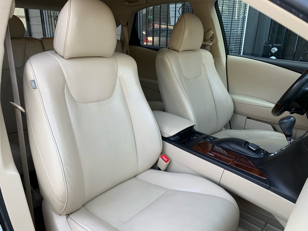 Photo 27 of this LEXUS RX