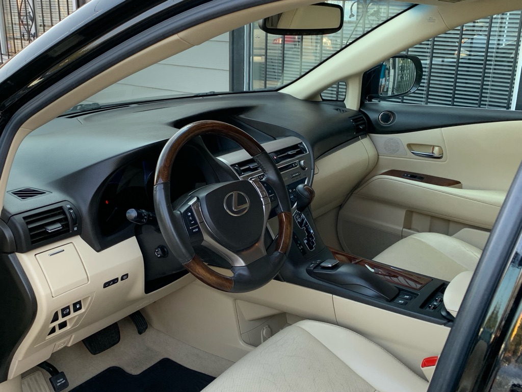 Photo 10 of this LEXUS RX