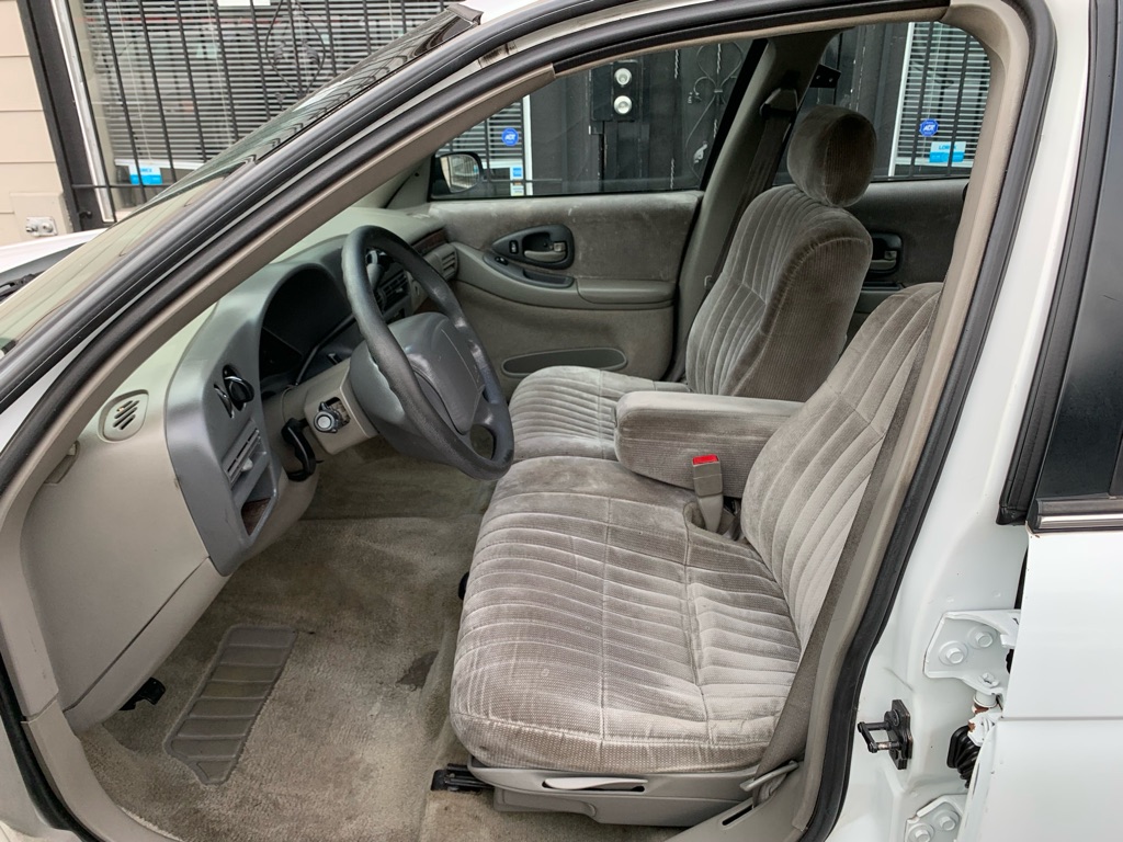 Photo 12 of this CHEVROLET LUMINA