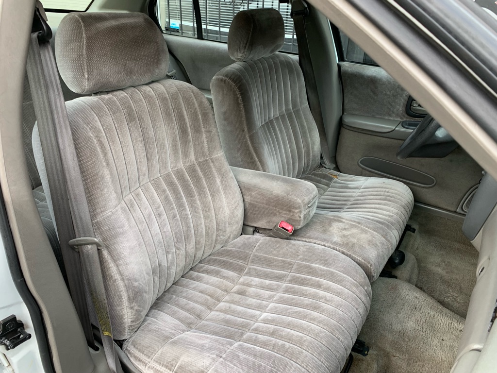 Photo 19 of this CHEVROLET LUMINA