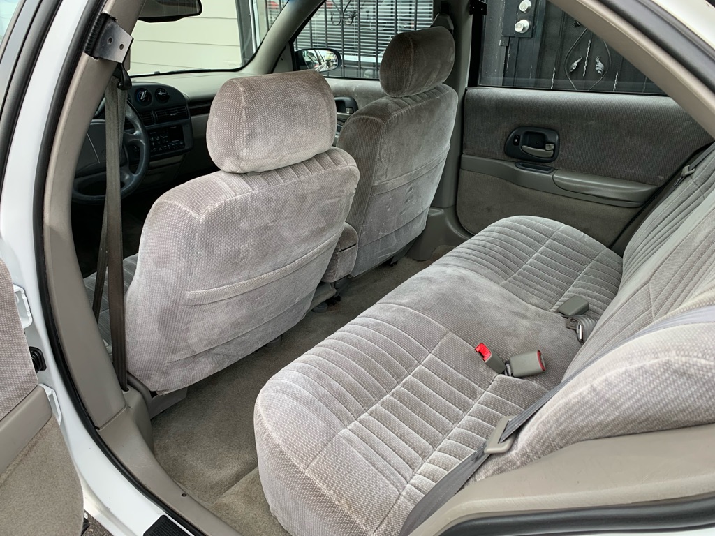 Photo 14 of this CHEVROLET LUMINA
