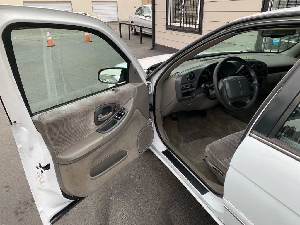 Photo 10 of this CHEVROLET LUMINA