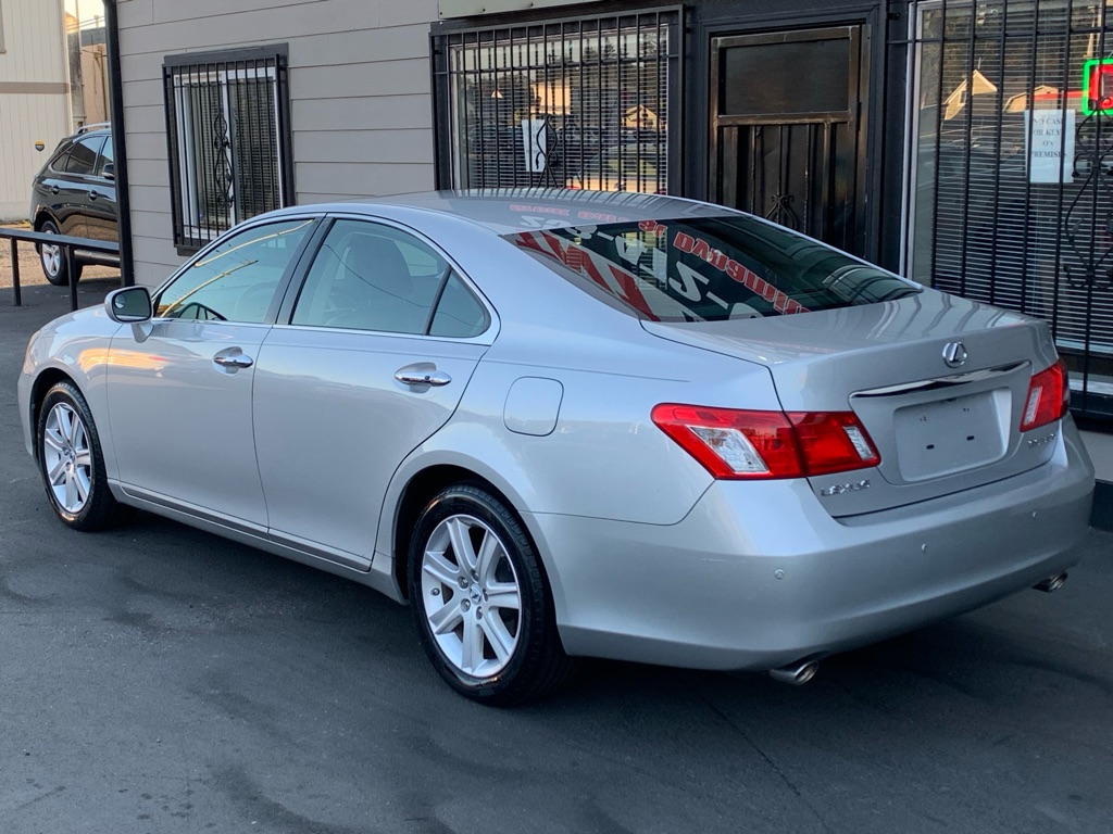 Photo 4 of this LEXUS ES