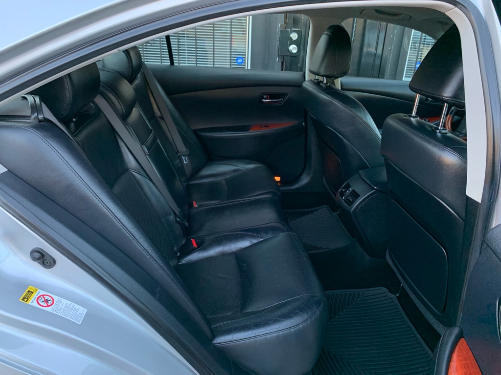 Photo 25 of this LEXUS ES