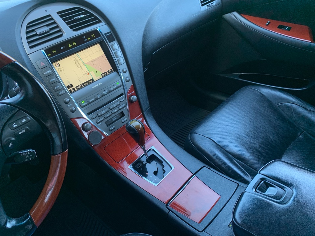 Photo 19 of this LEXUS ES