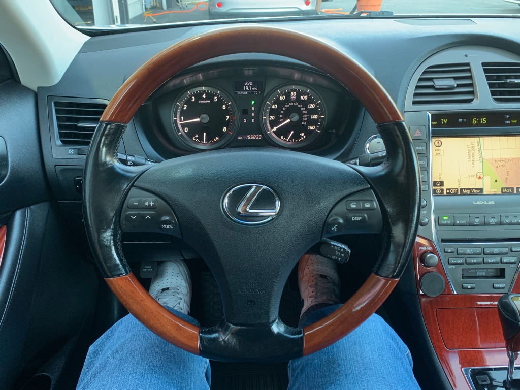 Photo 18 of this LEXUS ES