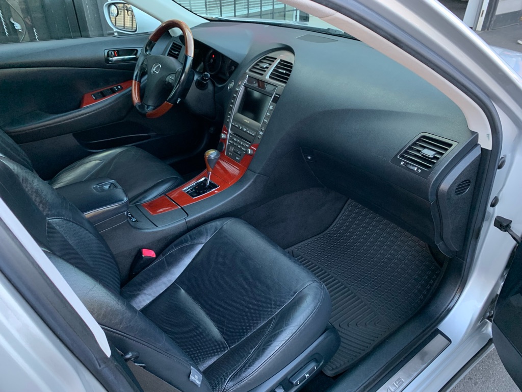 Photo 26 of this LEXUS ES