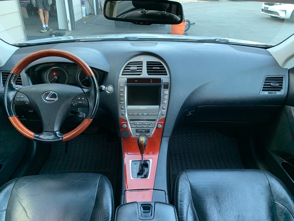 Photo 17 of this LEXUS ES