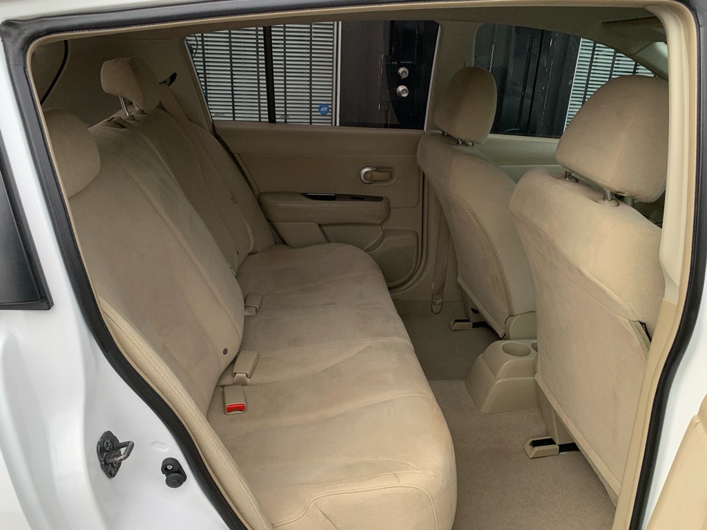 Photo 22 of this NISSAN VERSA