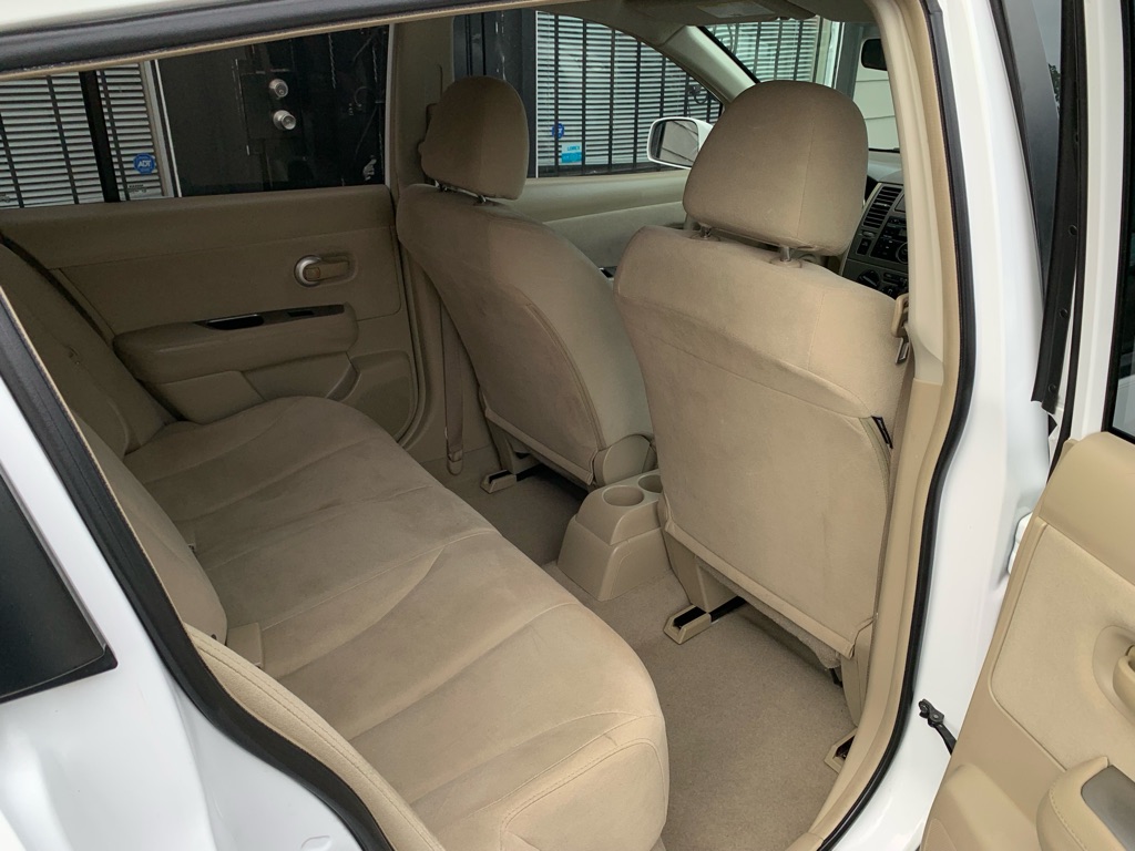 Photo 21 of this NISSAN VERSA