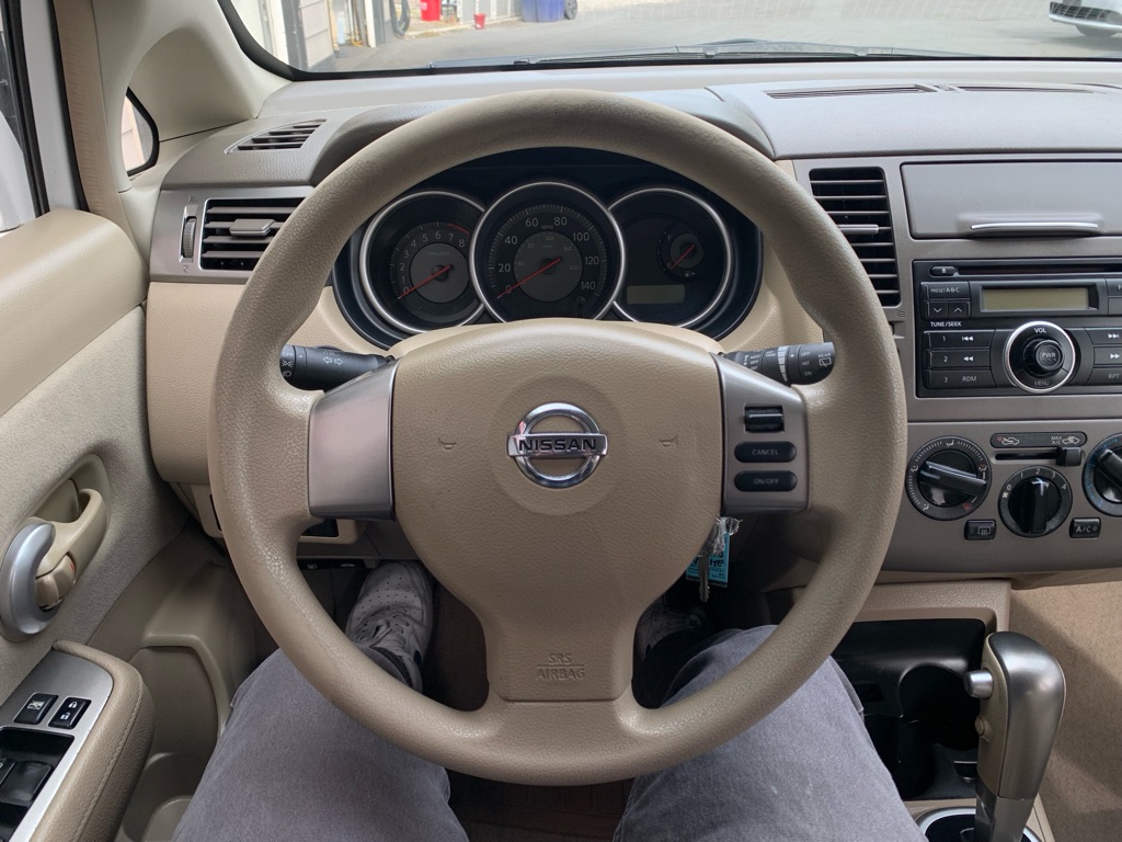 Photo 17 of this NISSAN VERSA