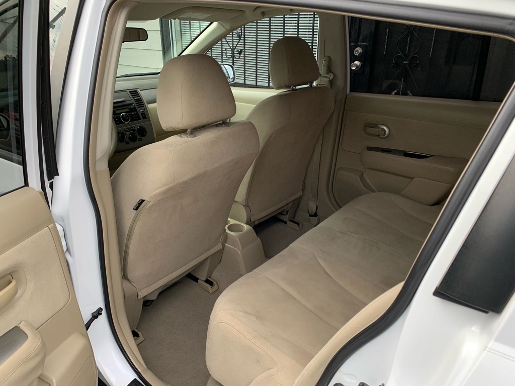 Photo 14 of this NISSAN VERSA