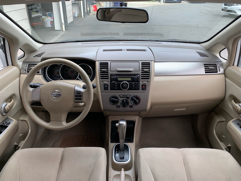 Photo 16 of this NISSAN VERSA