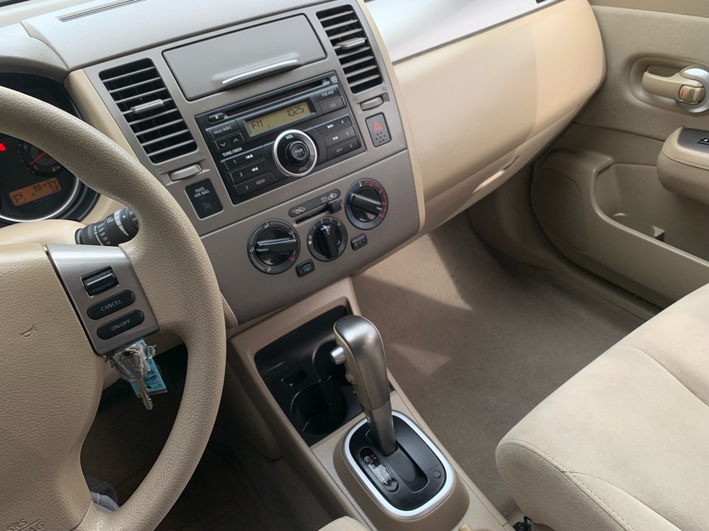 Photo 18 of this NISSAN VERSA