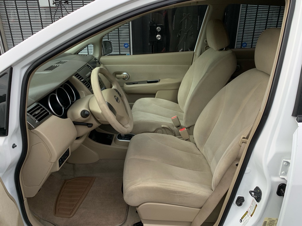 Photo 12 of this NISSAN VERSA
