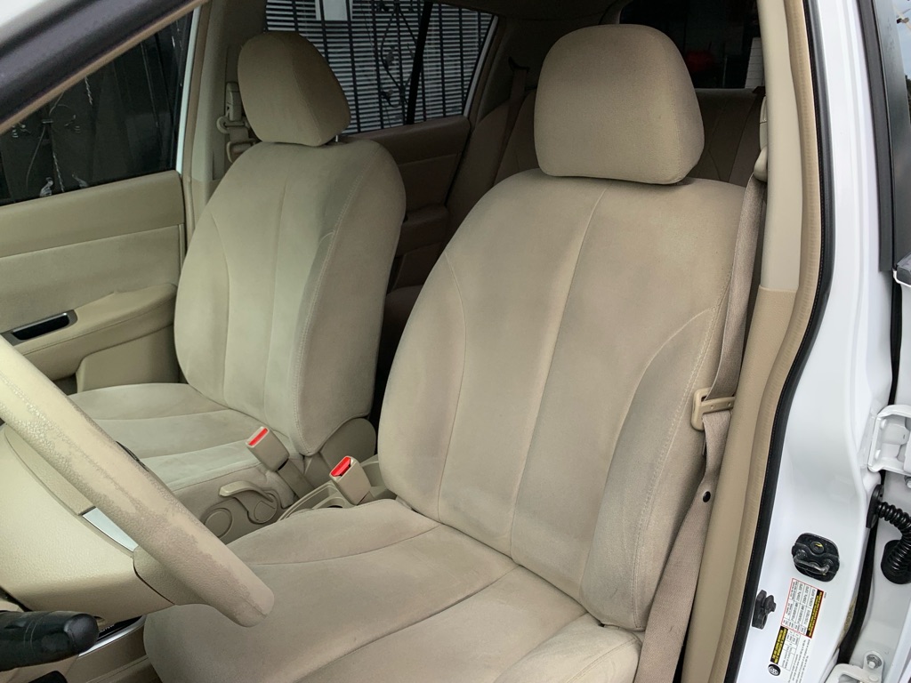 Photo 13 of this NISSAN VERSA