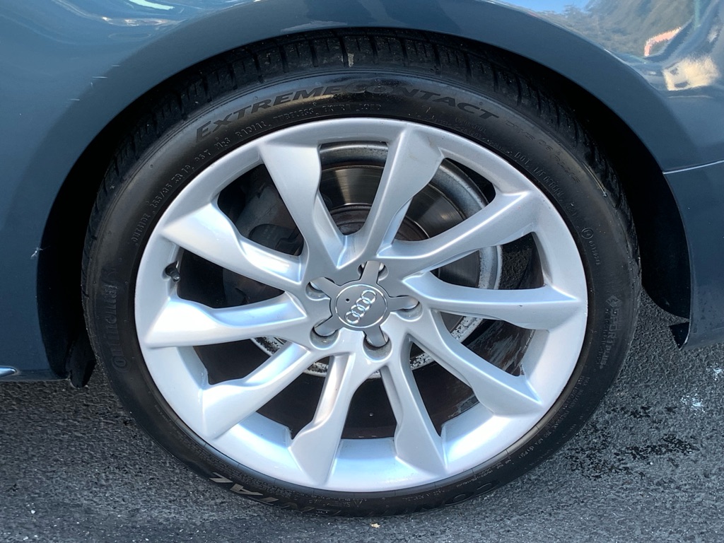Photo 30 of this AUDI A5
