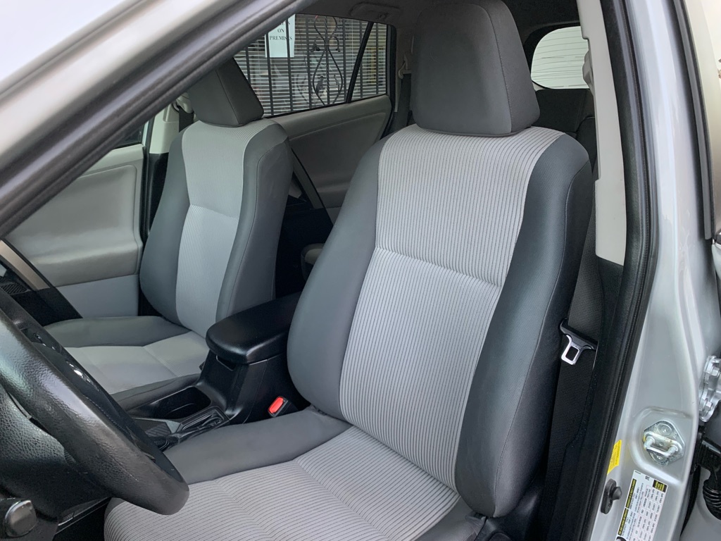 Photo 13 of this TOYOTA RAV4