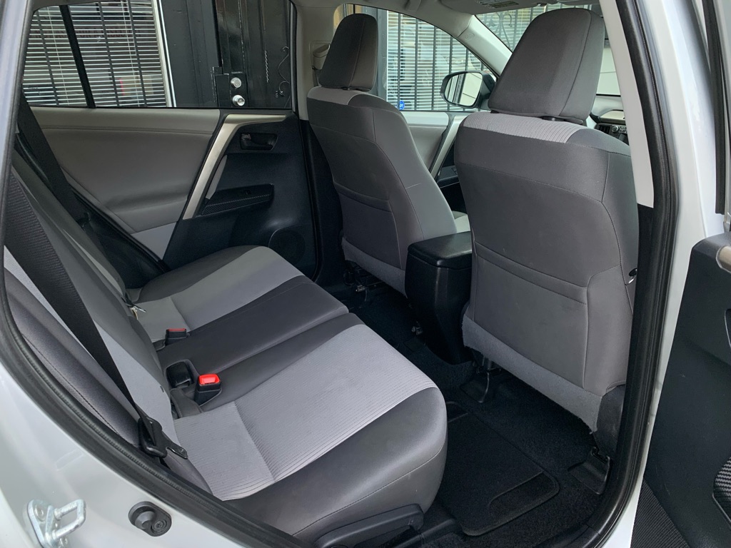 Photo 23 of this TOYOTA RAV4