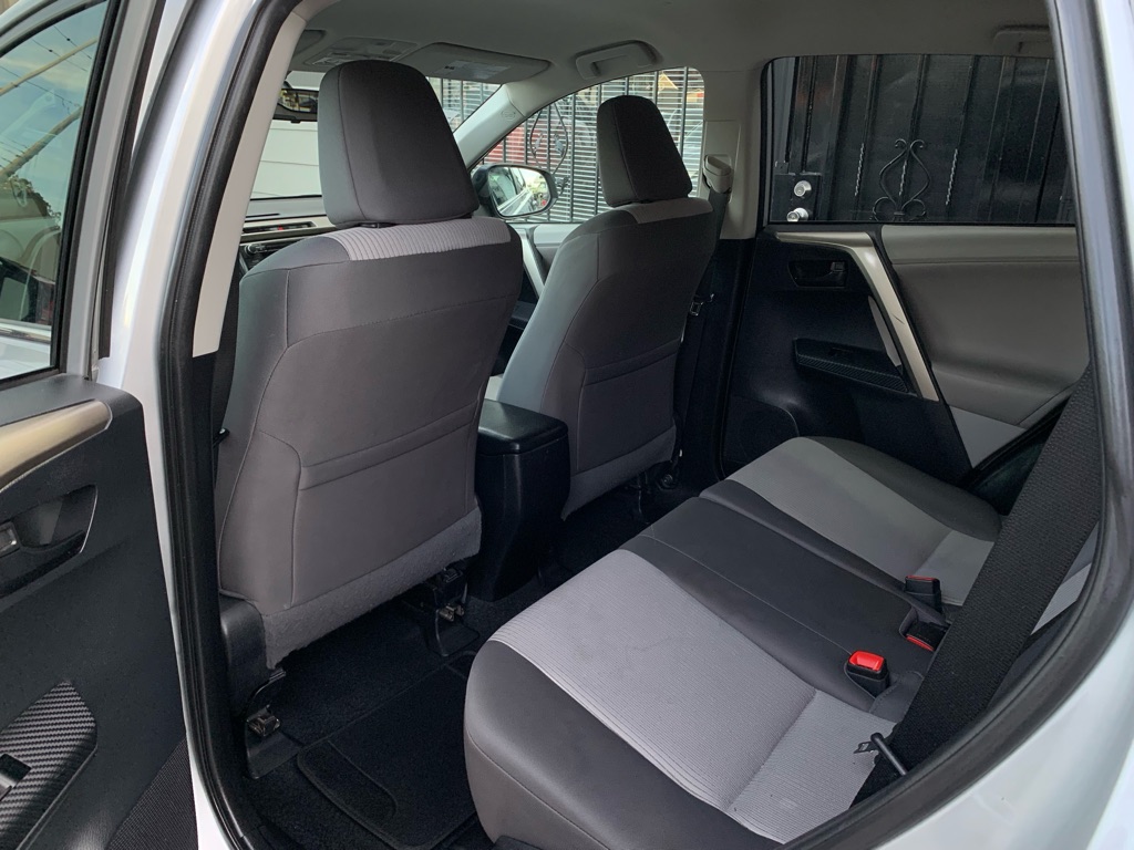 Photo 14 of this TOYOTA RAV4