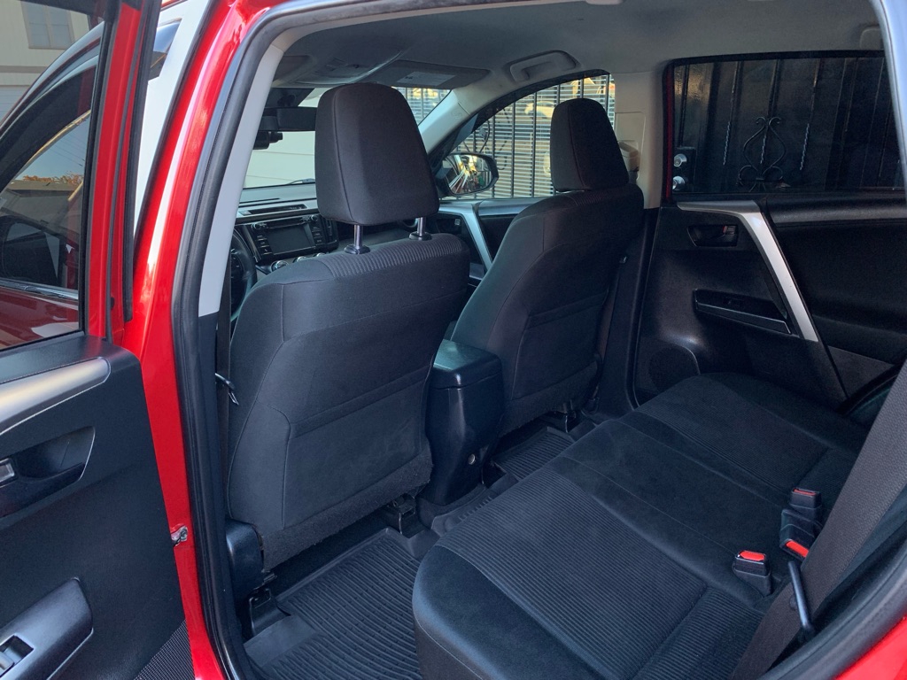 Photo 14 of this TOYOTA RAV4