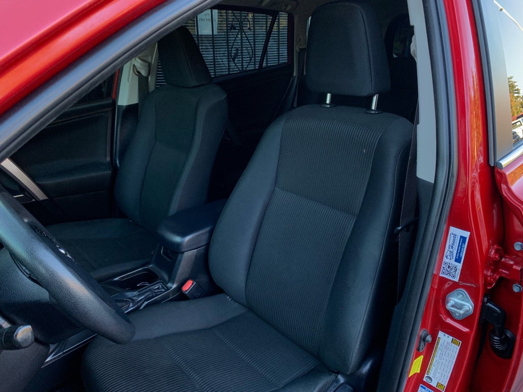 Photo 13 of this TOYOTA RAV4