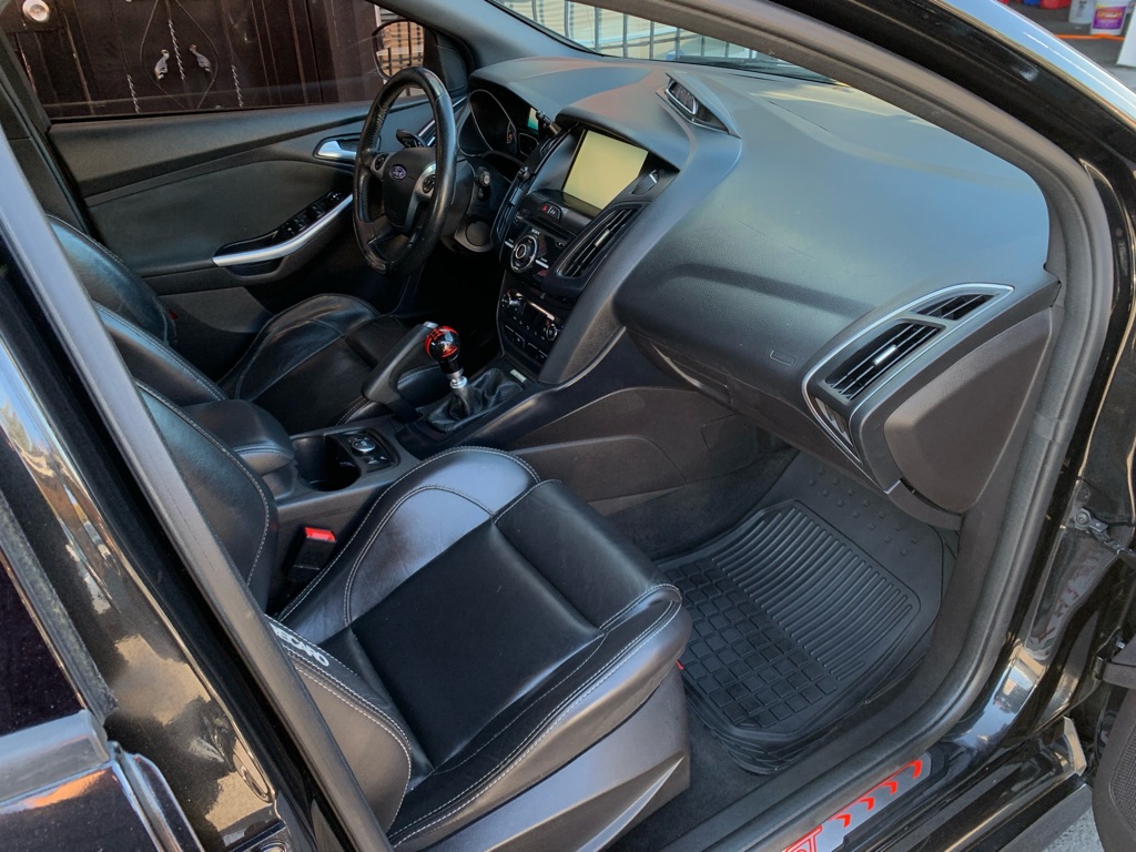 Photo 26 of this FORD FOCUS