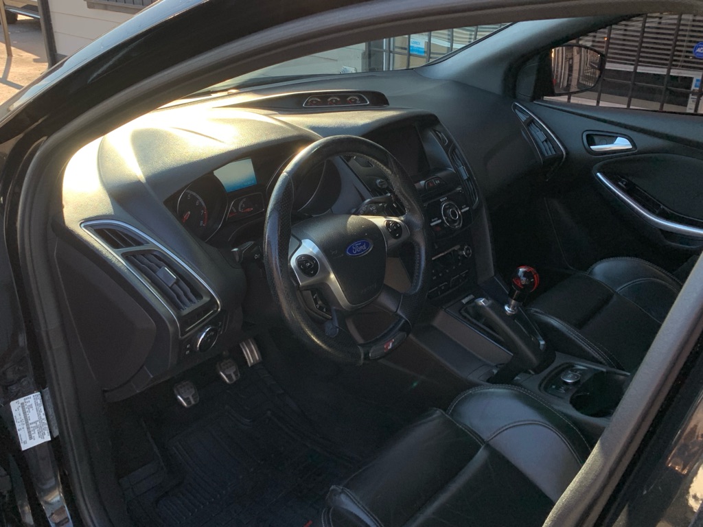 Photo 11 of this FORD FOCUS